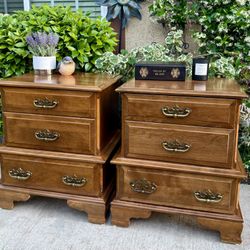 Pair of Vintage Wooden Nightstand/Accent/End Tables