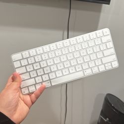 Bluetooth iPad Key Board 