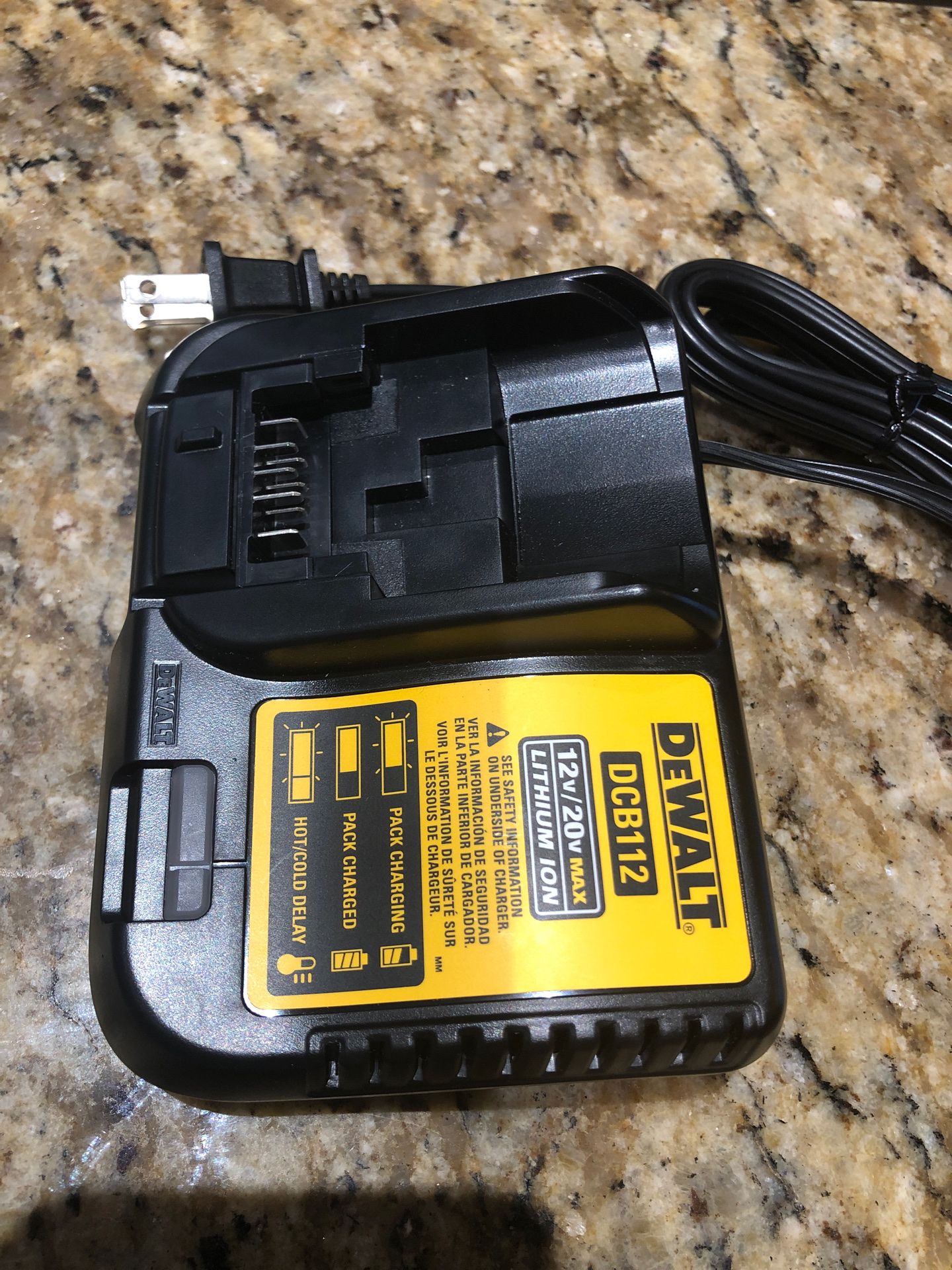DeWALT Battery Charger DCB112