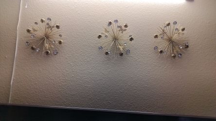 Wall decorative item