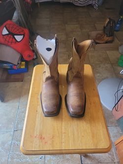 En Venta Botas Ariat Rambler Size 10.  En Muy Buenas Condiciones $70.00Omo