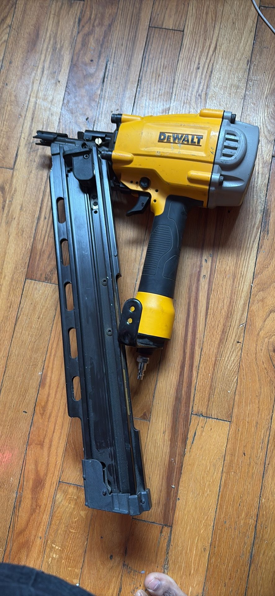 DEWALT PNEUMATIC 21-DEGREE COLLATED CORDED FRAMING NAILER