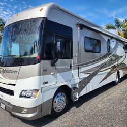 2010 Winnebago Adventurer 32H