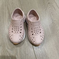 Girls Native Children Shoes Size 6