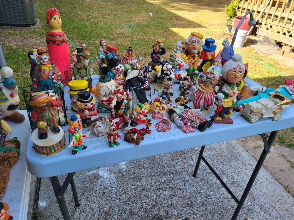 Big Colection Of Clowns More Then 150 Clows  & Hobbies