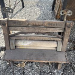 Vintage Chlothes Ringer