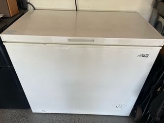 Arctic King Chest Freezer