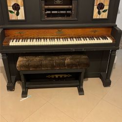 Universal Piano Company Vintage Pianola
