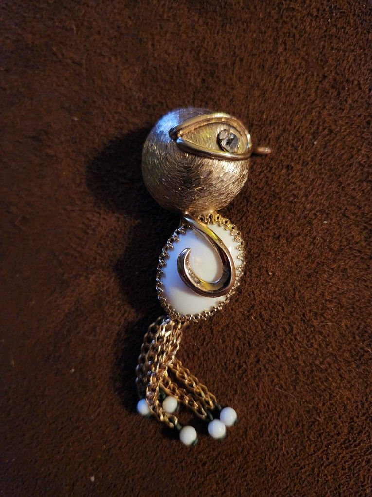 Beautiful Vintage Napier Costume Jewelry Brooch