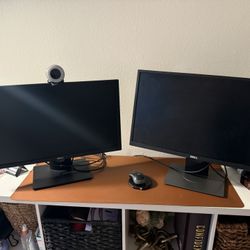 2 Dell Monitors And Hub 