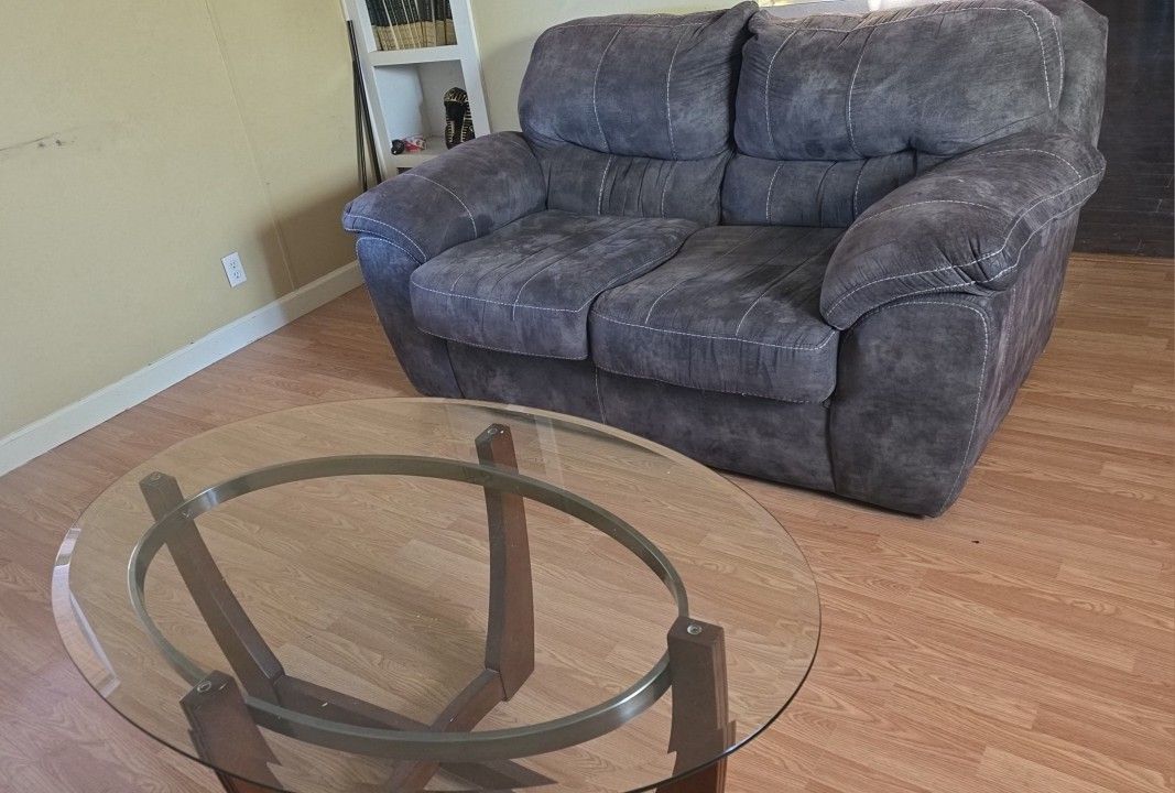 Loveseat & Coffe Table