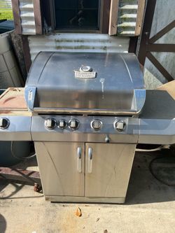 Outdoor propane grill