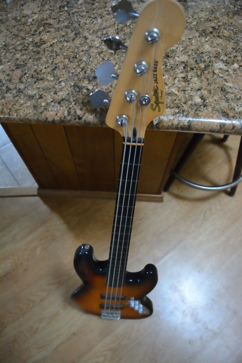 Fender Squier Vintage Modified (VM) Fretless Jazz Bass Demo
