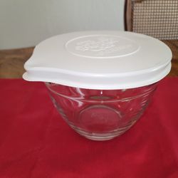 Pampered Chef Glass Mixing Bowl