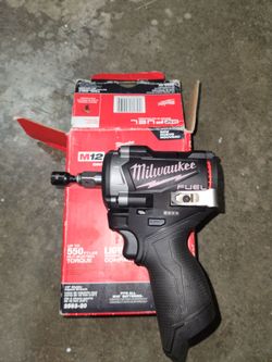 Milwaukee 2563-20
M12 FUEL™ Stubby 1/2" Impact Wrench