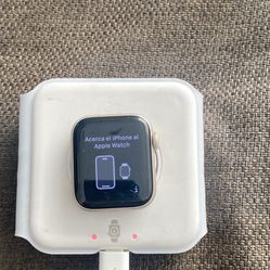 Apple Watch SE  W/charger