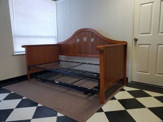 Twin size daybed with trundle - can DELIVER almost anywhere for $20 extra - please see all photos and read everything 🙂