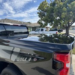 Leer 550 Fiberglass Bed Cover – Silverado/Sierra Short Bed