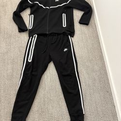 Black Nike Tech (reflective)