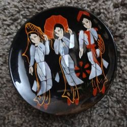 Geisha Decorative Plate
