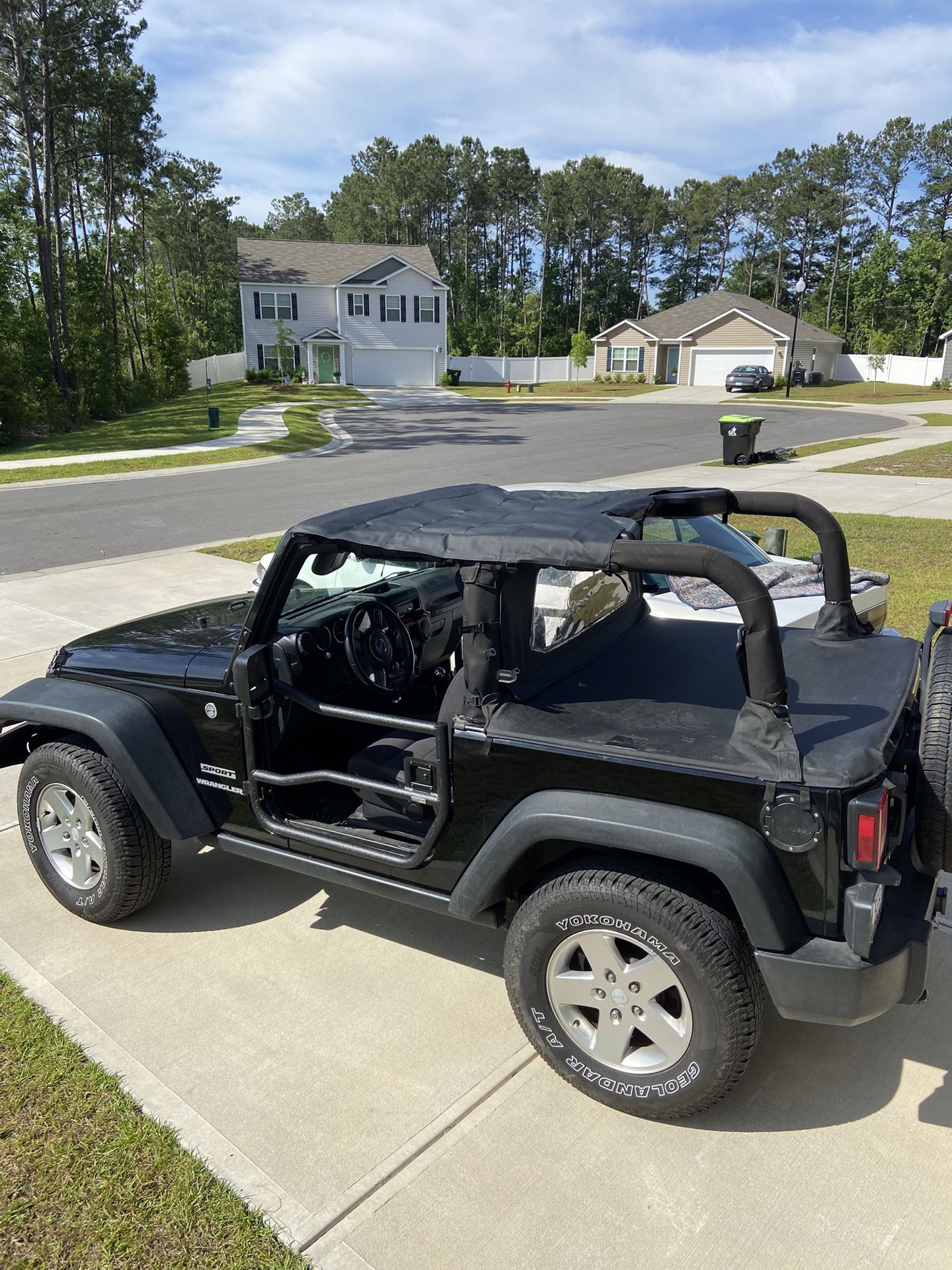Two-door Jeep JK summer top set up/duster