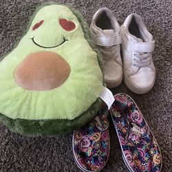 Toddlers shoes and toys