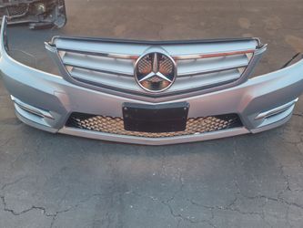 2008-2014 Mercedes C Class Complete Upper Grill With Emblem Oem.
