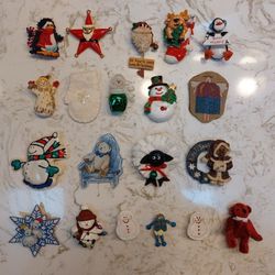Christmas Holiday Festive Pins Brooches Jewelery Collection (20)