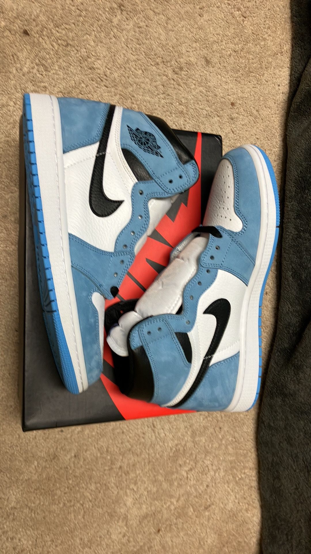 Air Jordan 1 UNC