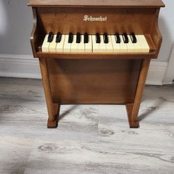 Vintage Schoenhut Childrens Upright Piano 25-Keys Wood Upright 20" Tall