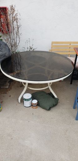 Round Patio Table
