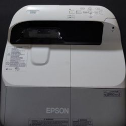 HDMI Projector Epson      485w