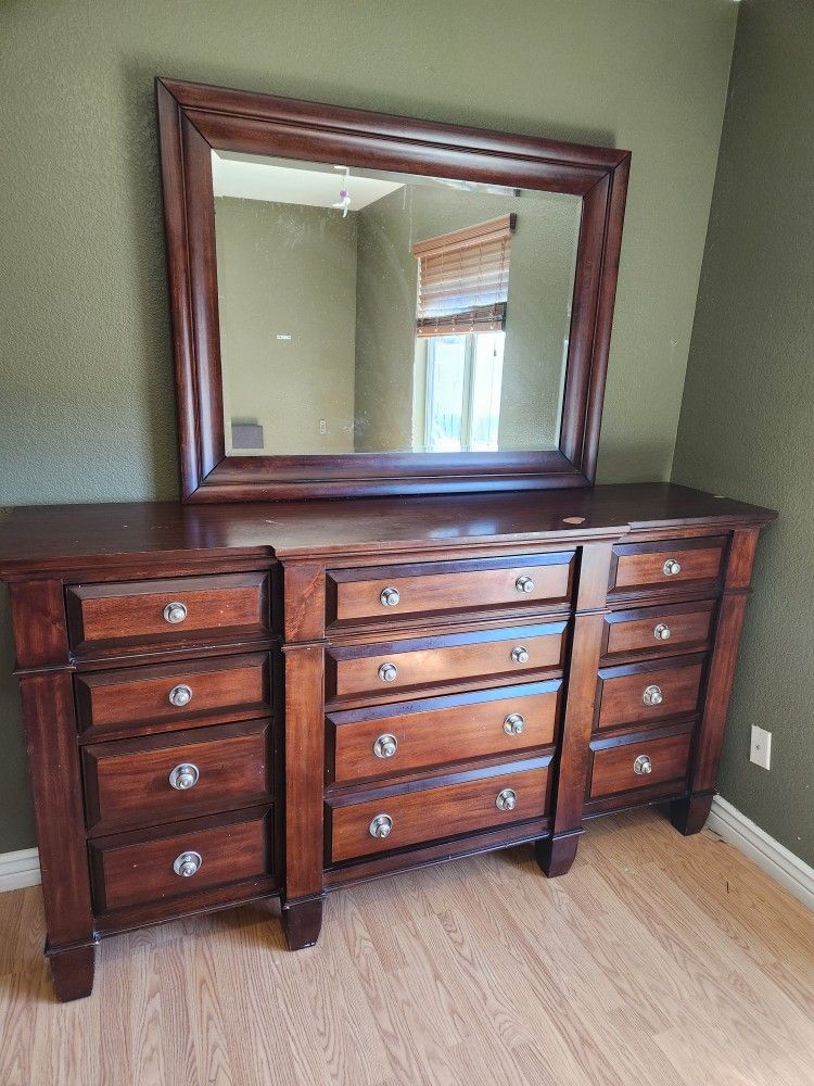 Dresser