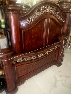 Queen size bedroom set bed, dresser , 2 night stands 1 chest  drawers