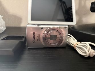 Canon PowerShot ELPH 135 Digital Camera