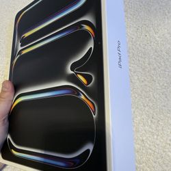 Selling New iPad Pro Silver 13 inch M5 256GB Price Firm Cellular Brand New has 1 Year Apple Warranty 