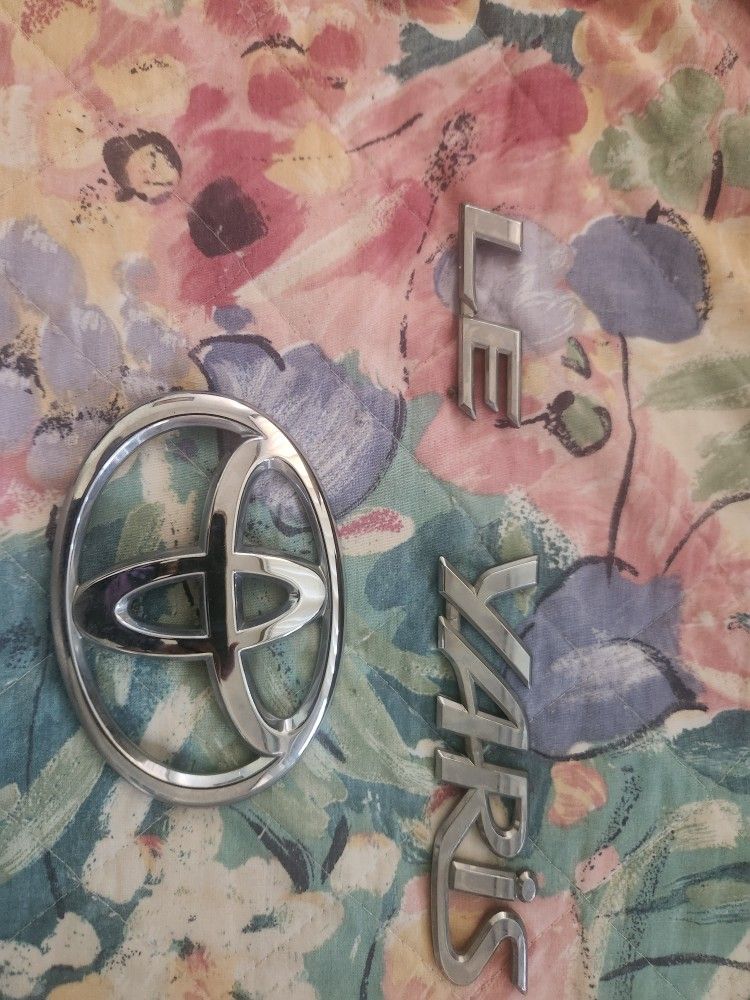 Yaris 2014 Badge Emblem