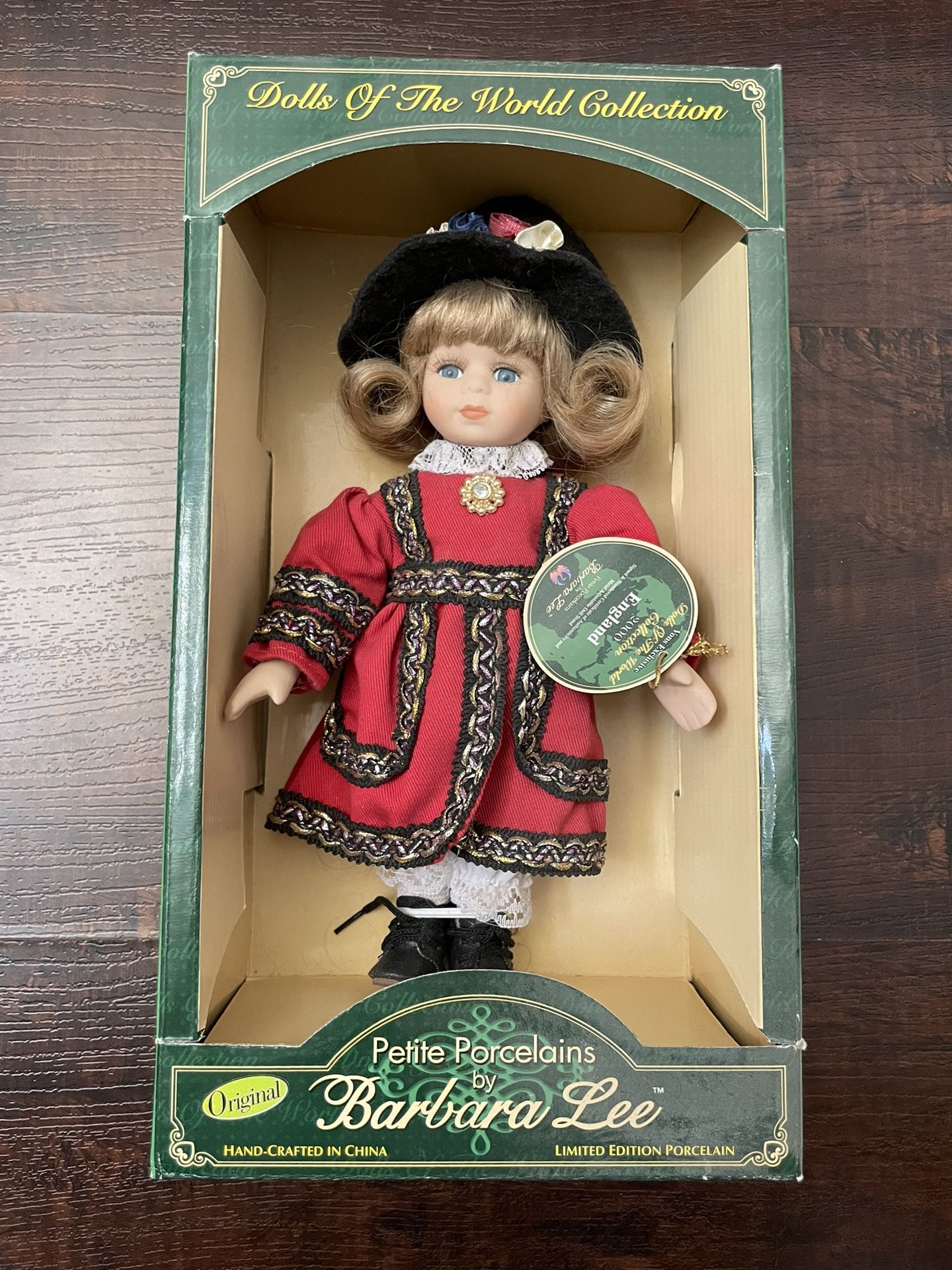 Dolls of the World Collection " England" Exclusive 2000 Porcelain