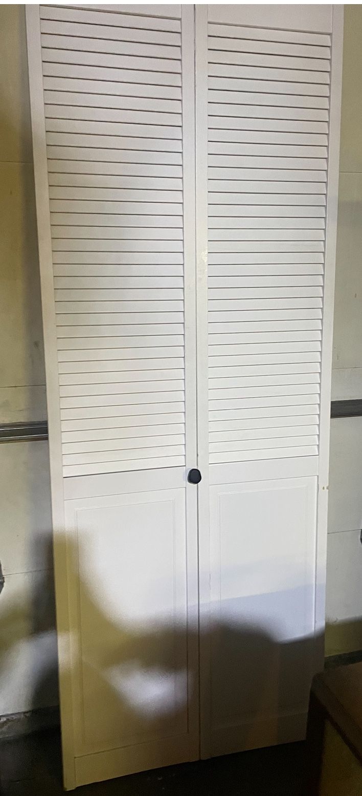 Bifold Doors With Black Knob/Hardware In Great Condition