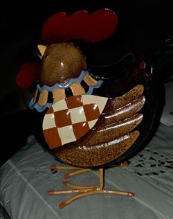 Brand new in original box. Hand painted metal rooster decor, measures 10" long, 5" wide, 7" tall. Farmhouse style, perfect gift.