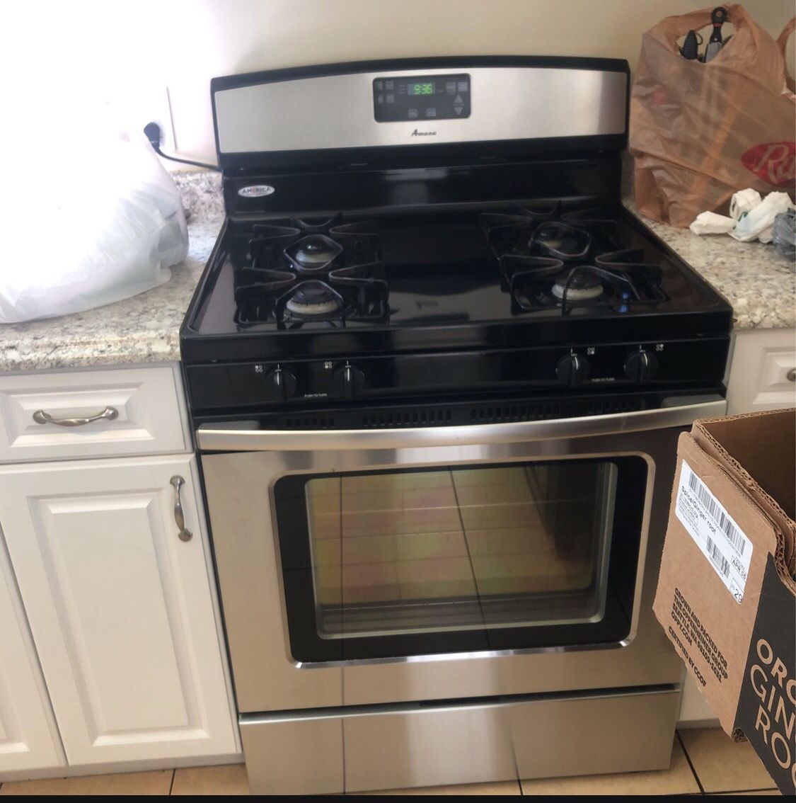 AMANA GAS STOVE OVEN - BLACK & SILVER