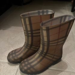 AUTHENTIC BURBERRY KIDS RAIN BOOTS (SIZE 13)