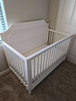 Convertible crib white
