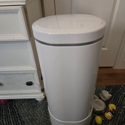 Munchkin Diaper Pail