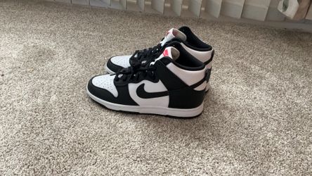 Nike panda dunk high tops size 10.5 women’s (which would be the same as about a 9 men’s) good condition!