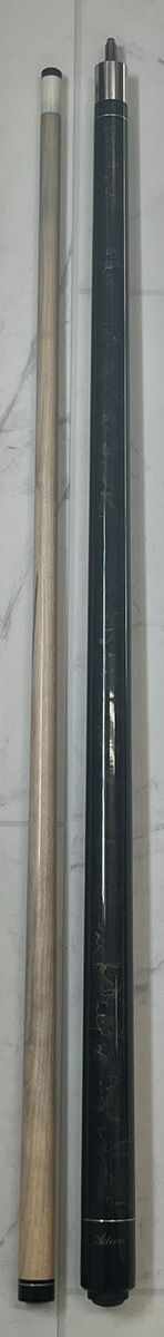 Action VAL04 2-piece 19 oz pool cue with black and gold flake finish(A1G007296)