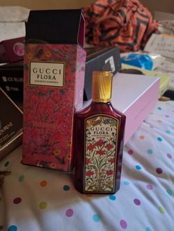 Gucci floral perfume