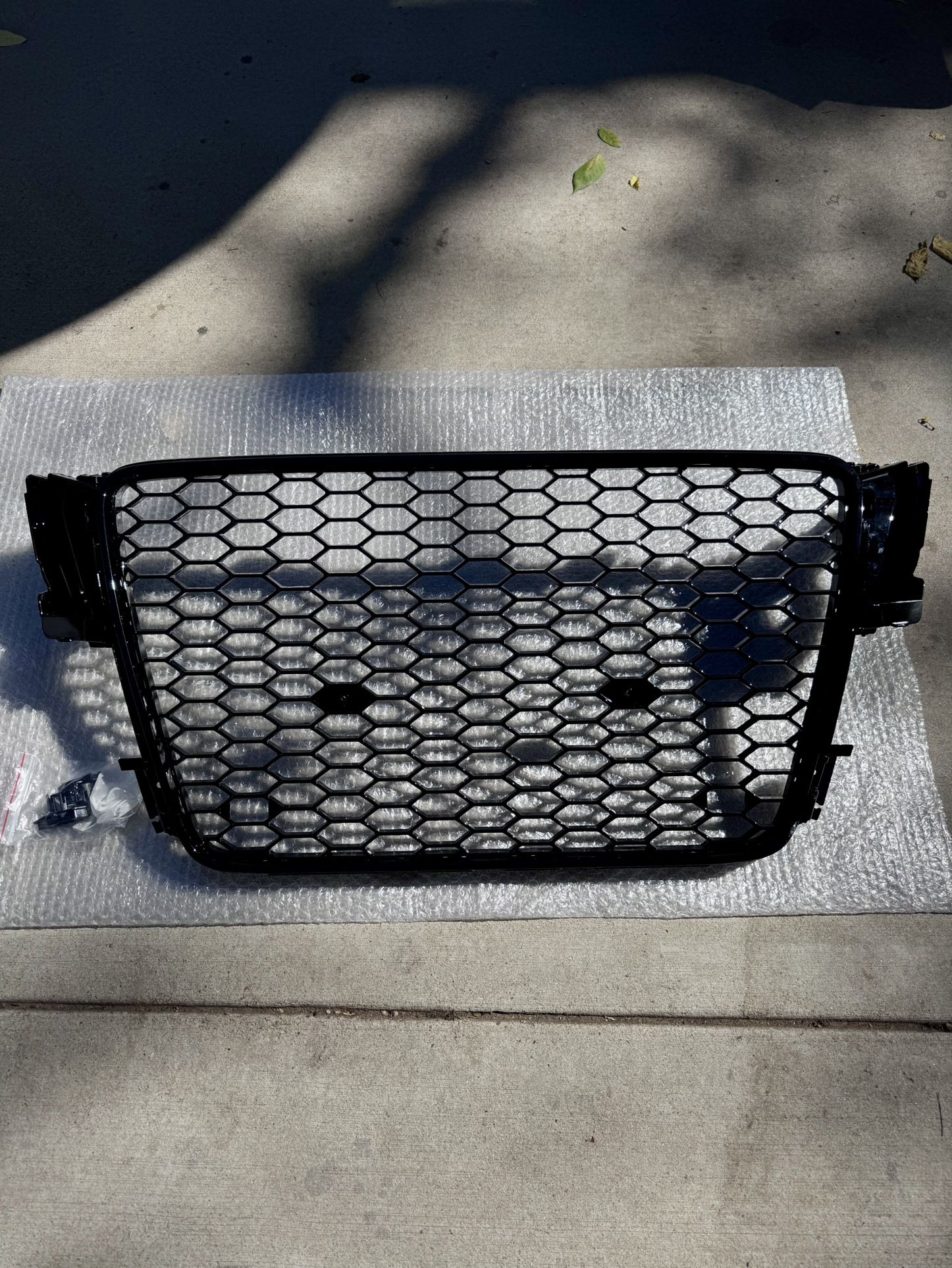 Brand New Audi RS8 Style Grill for A4/A3 w/ detachable plate holder