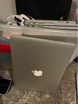 Apple laptop