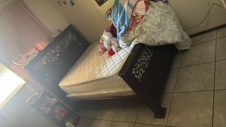 Full size bed